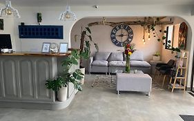 Berlor Airport Inn
